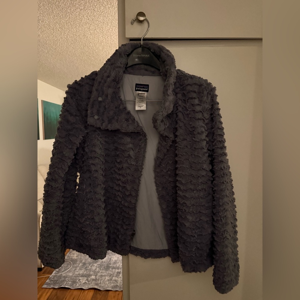 Patagonia women’s fall transition cottagecore athletic grey Sherpa light jacket